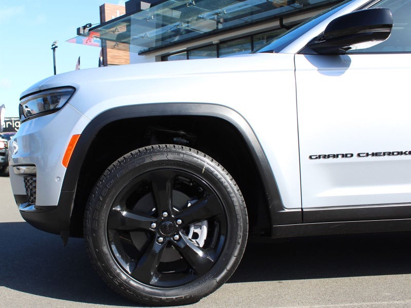 2025 Jeep Grand Cherokee Limited 5-Seat image 2