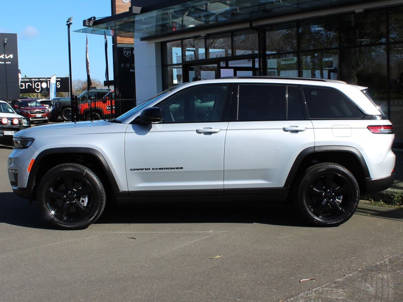 2025 Jeep Grand Cherokee Limited 5-Seat image 3