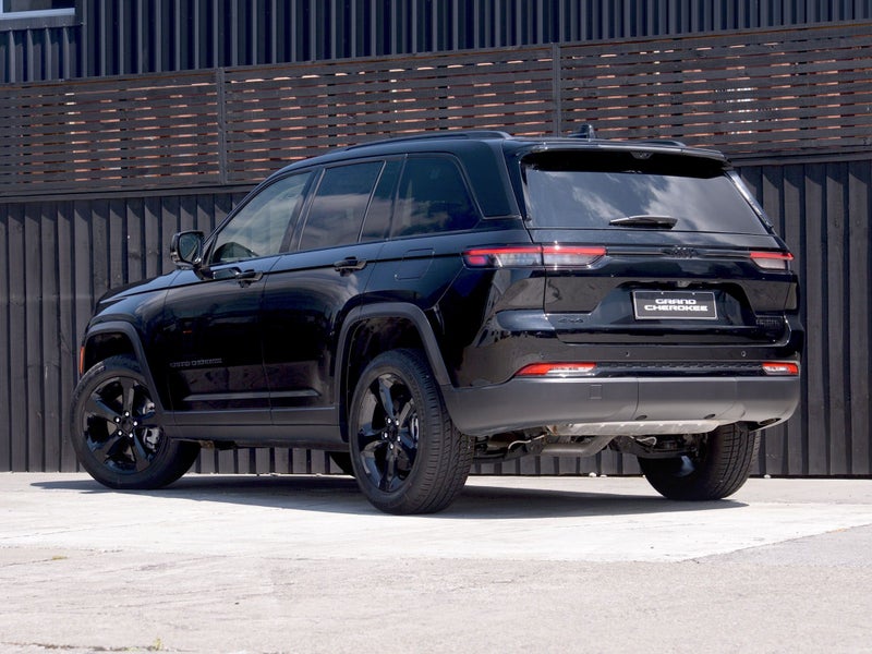 2025 Jeep Grand Cherokee Limited image 3