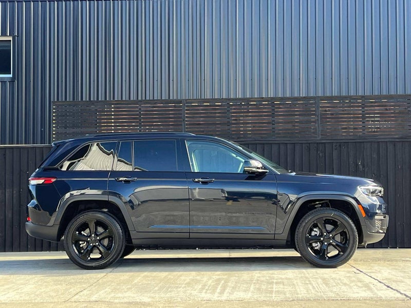 2025 Jeep Grand Cherokee Limited Black Edition image 2