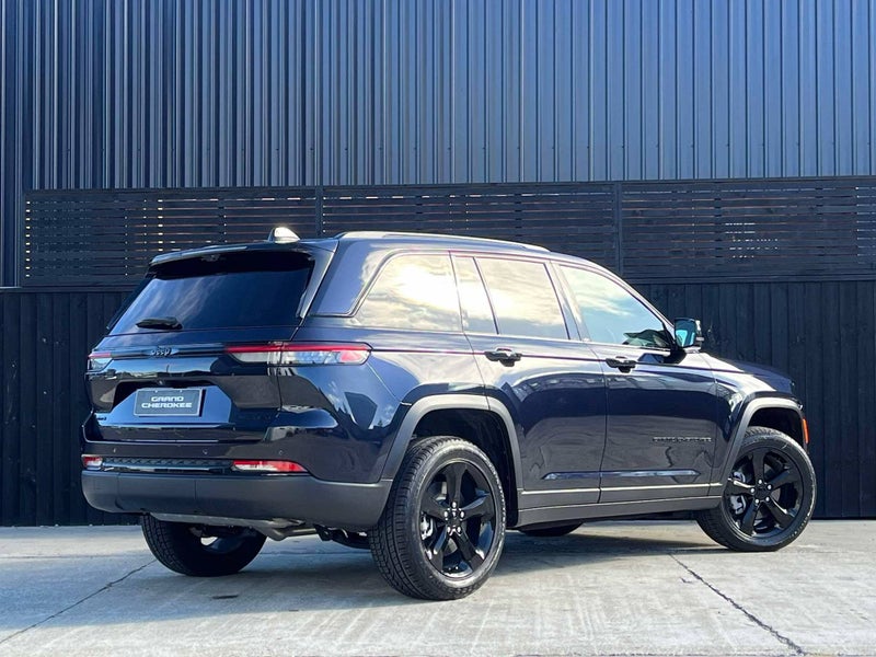 2025 Jeep Grand Cherokee Limited Black Edition image 3