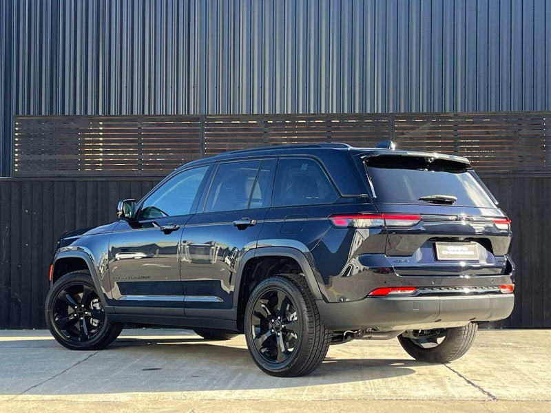 2025 Jeep Grand Cherokee Limited Black Edition image 4