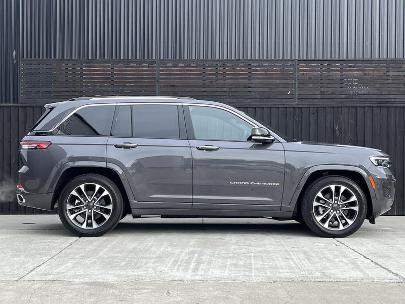 2025 Jeep Grand Cherokee Overland image 2