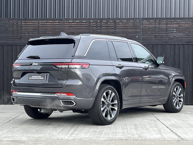 2025 Jeep Grand Cherokee Overland image 3