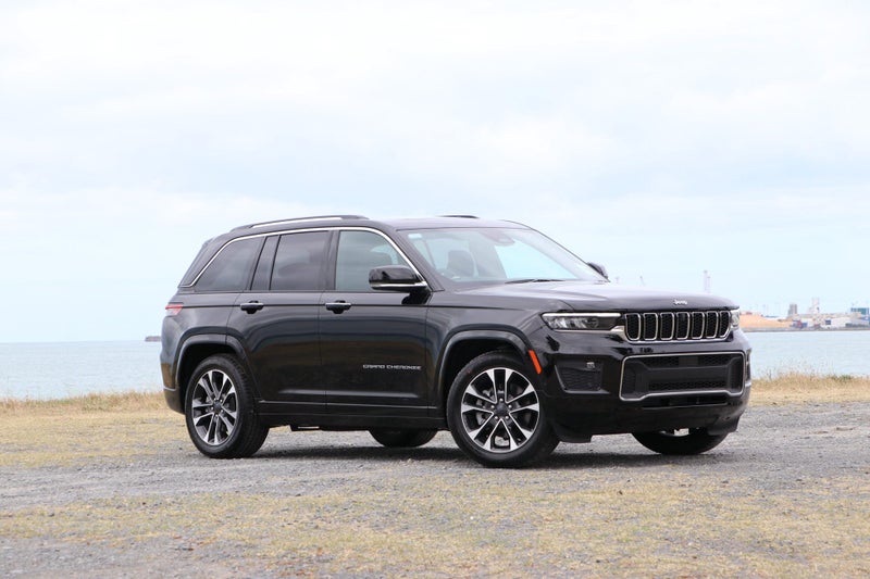 2025 Jeep Grand Cherokee Overland 5-Seat 4WD image 1