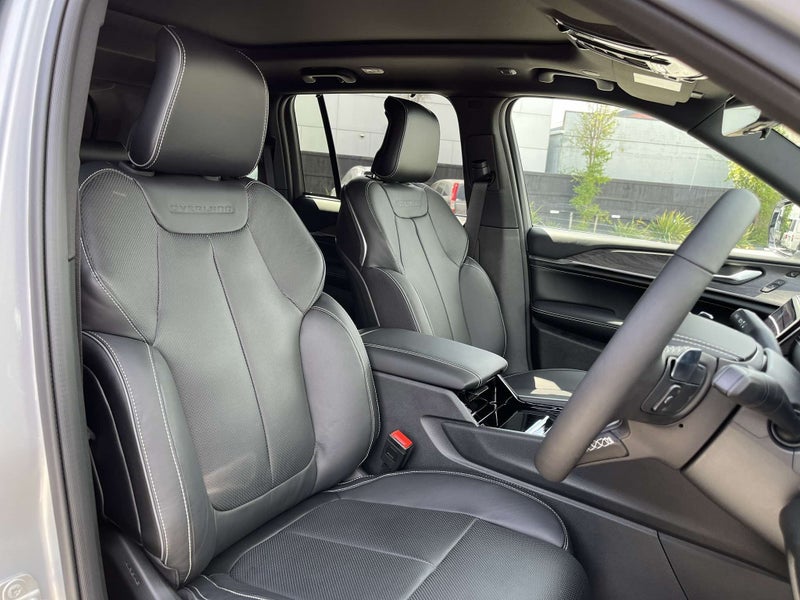 2025 Jeep Grand Cherokee Overland image 5