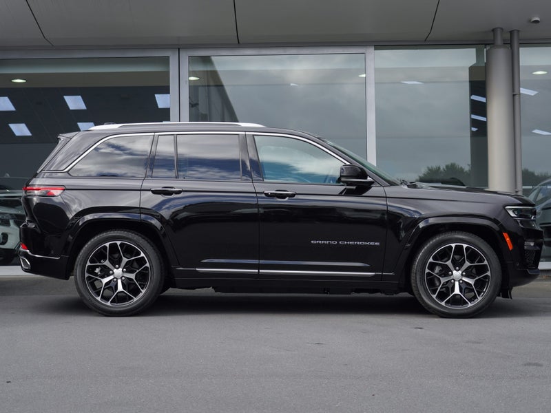 2025 Jeep Grand Cherokee Summit 4xe 2.0T 8A 5Dr... image 3