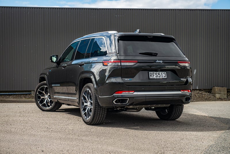 2025 Jeep Grand Cherokee Summit Phev 5 Seat image 3
