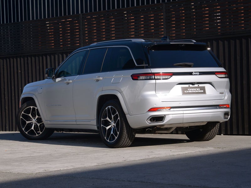 2025 Jeep Grand Cherokee Summit Reserve image 4