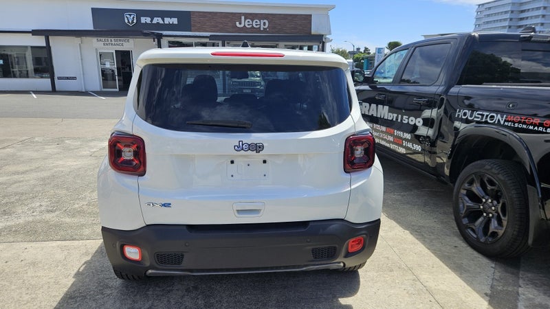 2025 Jeep Renegade Ltd PHEV image 4