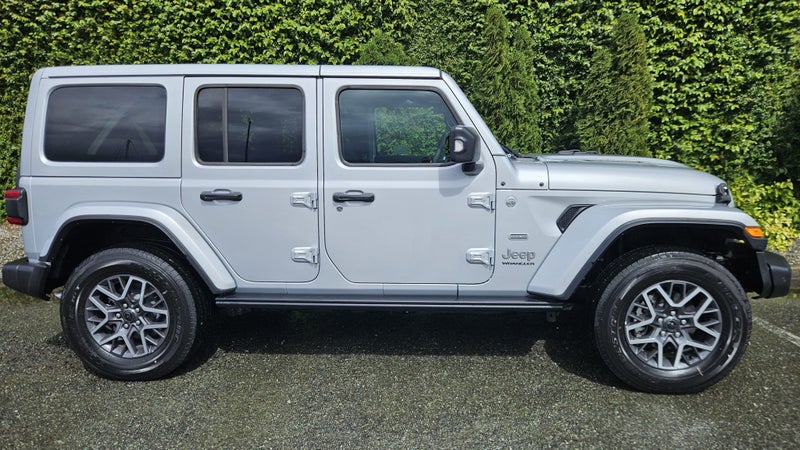 2025 Jeep Wrangler 4dr Overland image 2