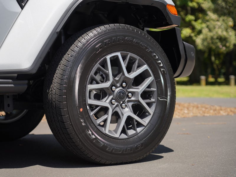 2025 Jeep Wrangler JL Overland 2.0P 4WD 4Dr Wagon image 5