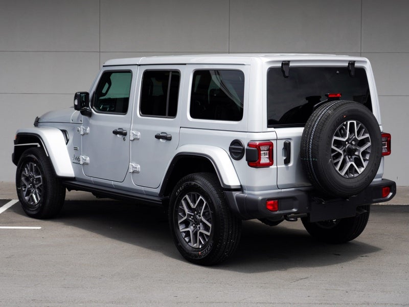 2025 Jeep Wrangler Overland 2.0P 4WD 4Dr Wagon image 2