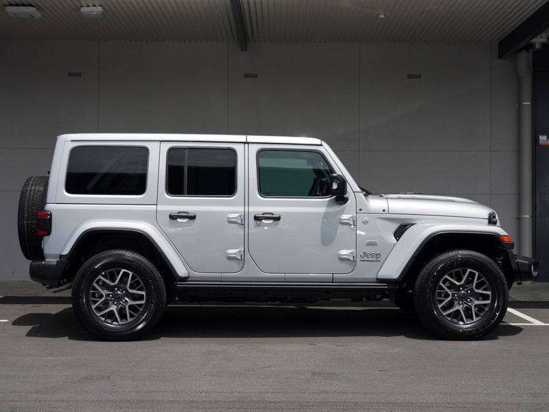 2025 Jeep Wrangler Overland 2.0P 4WD 4Dr Wagon image 3