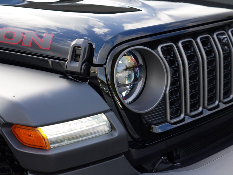 2025 Jeep Wrangler Rubicon 2.0P 4WD 8A 4Dr Wagon image 3