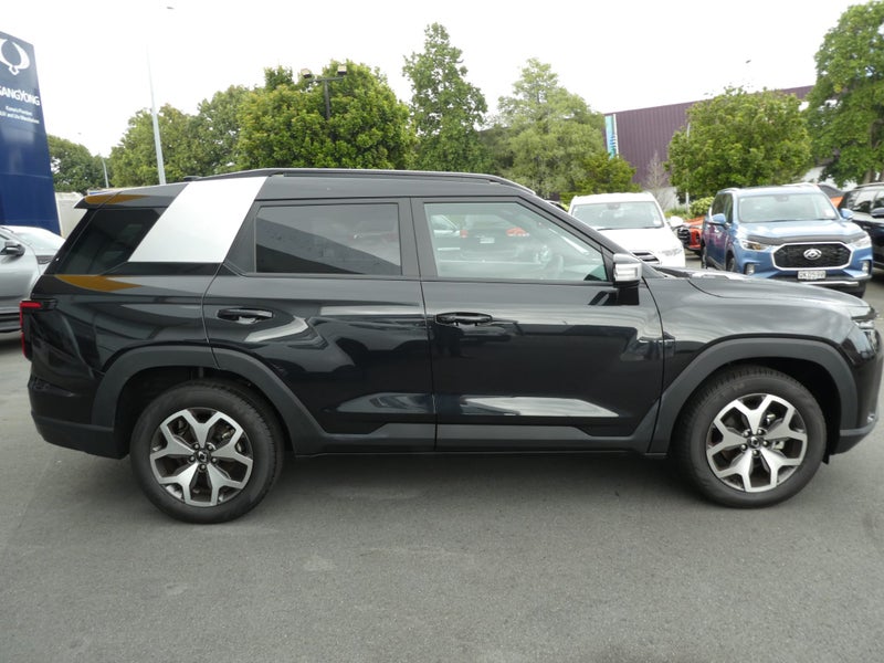 2025 KGM Torres image 2