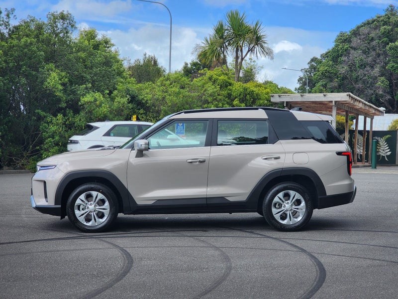 2025 KGM Torres Hybrid image 3