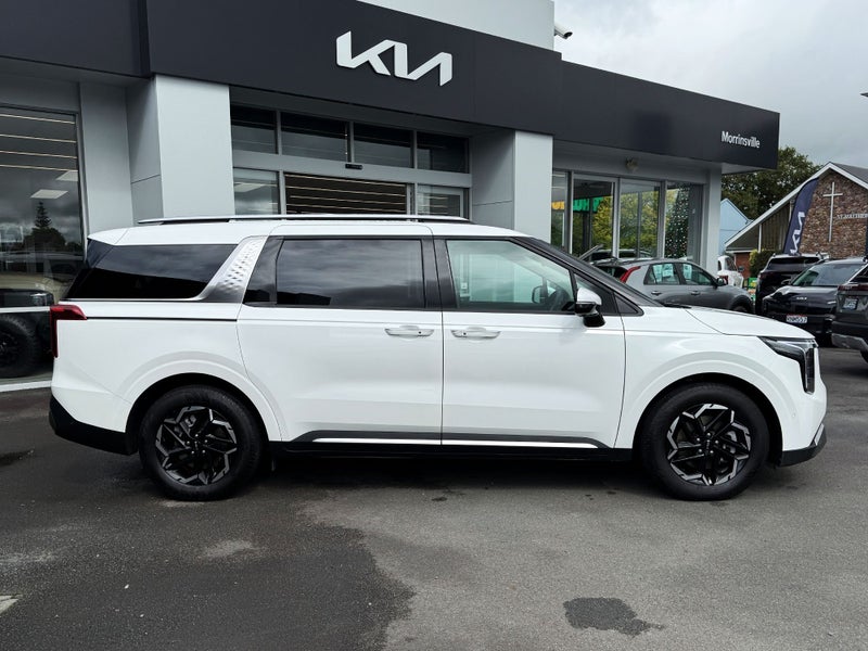 2025 Kia Carnival Deluxe image 3