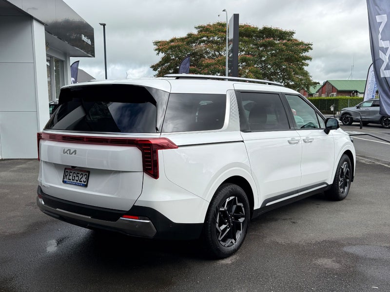 2025 Kia Carnival Deluxe image 4