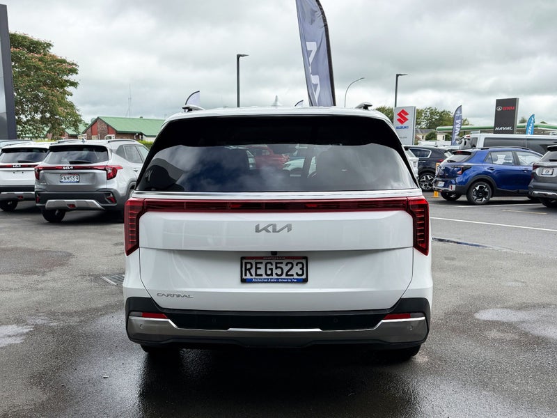 2025 Kia Carnival Deluxe image 5