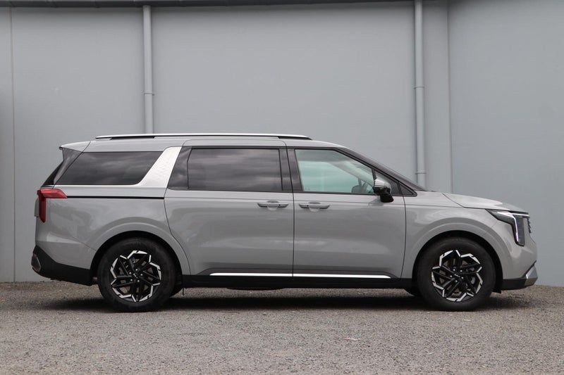 2025 Kia Carnival Deluxe 2.2DT/8AT image 3