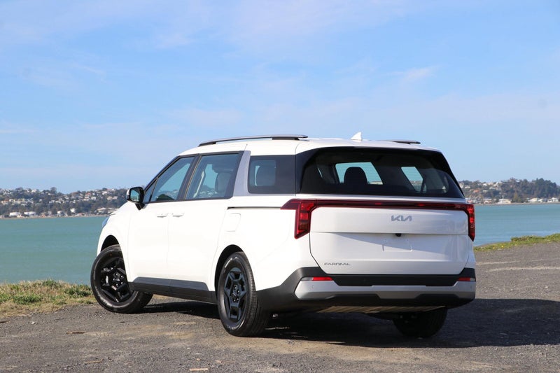 2025 Kia Carnival EX 2.2DT 8A image 2