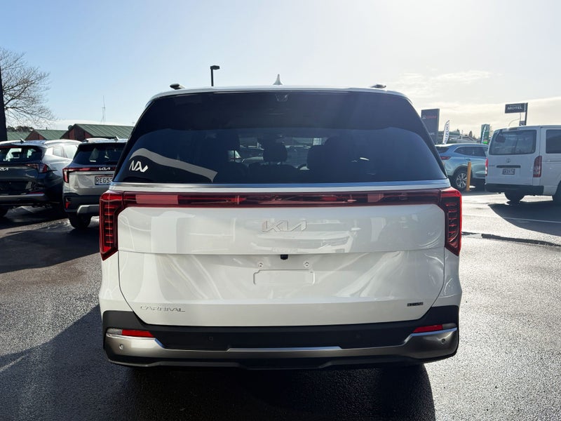 2025 Kia Carnival HEV Water image 3