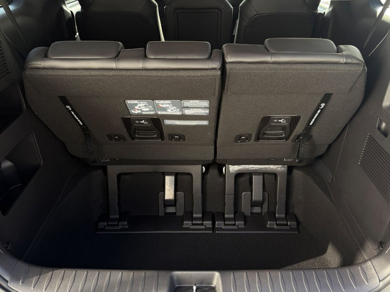 2025 Kia Carnival HEV Water image 4