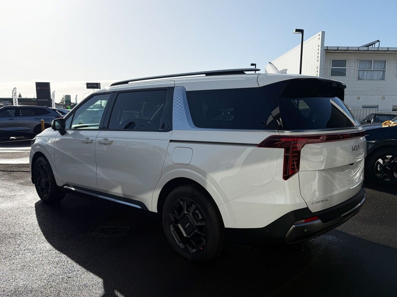 2025 Kia Carnival HEV Water image 5