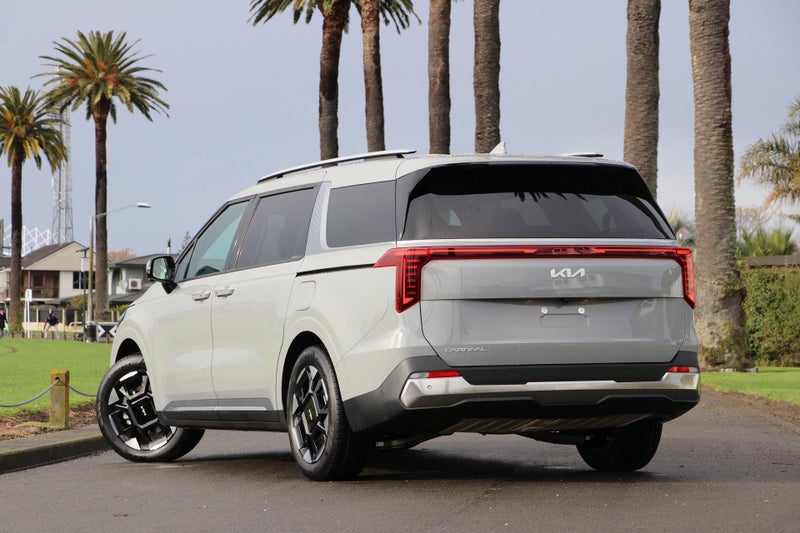 2025 Kia Carnival Premium 2.2 Diesel 8A/T image 2