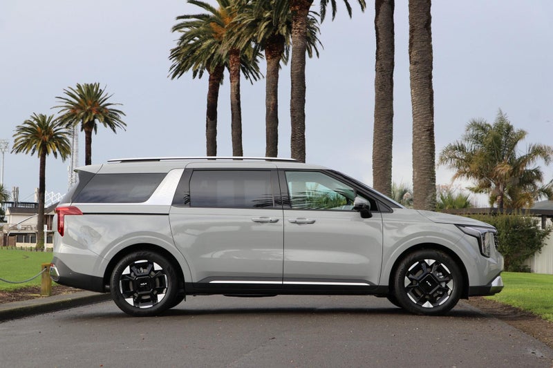 2025 Kia Carnival Premium 2.2 Diesel 8A/T image 3