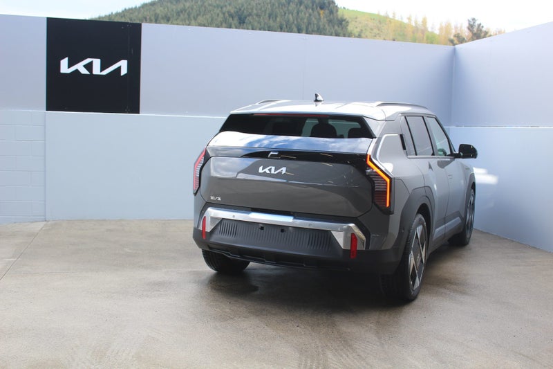 2025 Kia EV3 Earth Long Range 2WD image 3