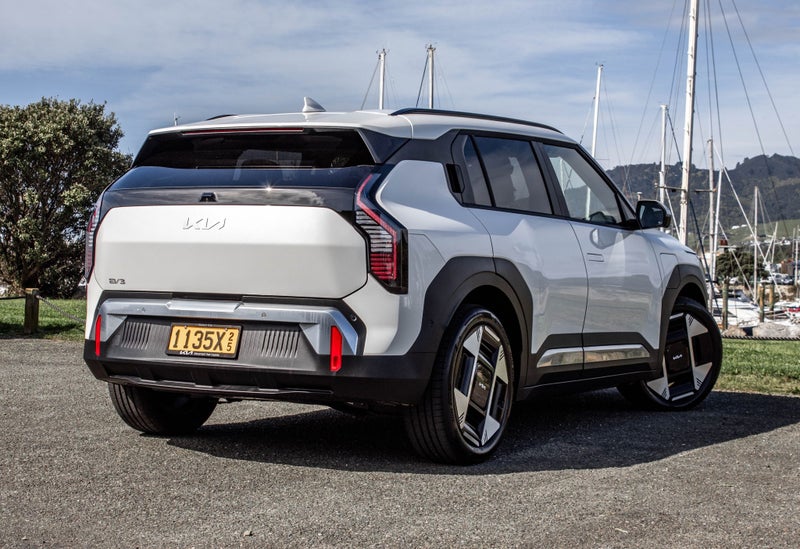 2025 Kia EV3 Earth LR 2WD image 3