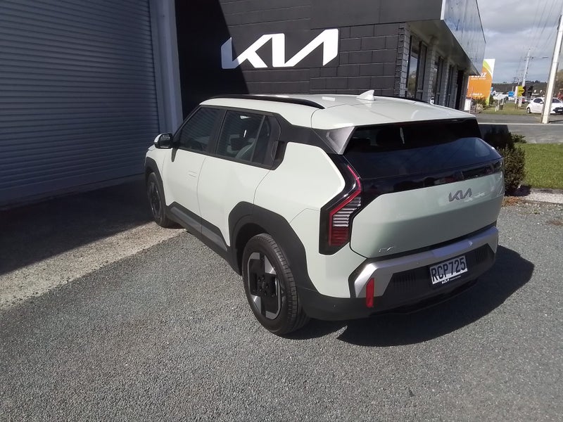 2025 Kia EV3 EV 3 Light L/R 2 WD image 4