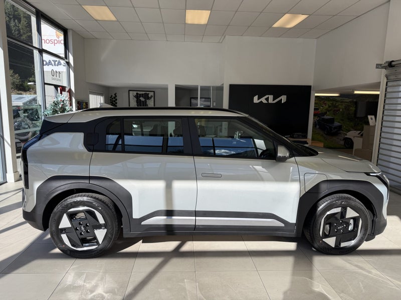 2025 Kia EV3 Light 2WD Long Range image 2