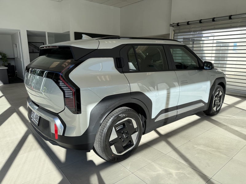2025 Kia EV3 Light 2WD Long Range image 3