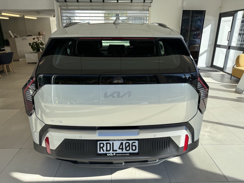 2025 Kia EV3 Light 2WD Long Range image 4