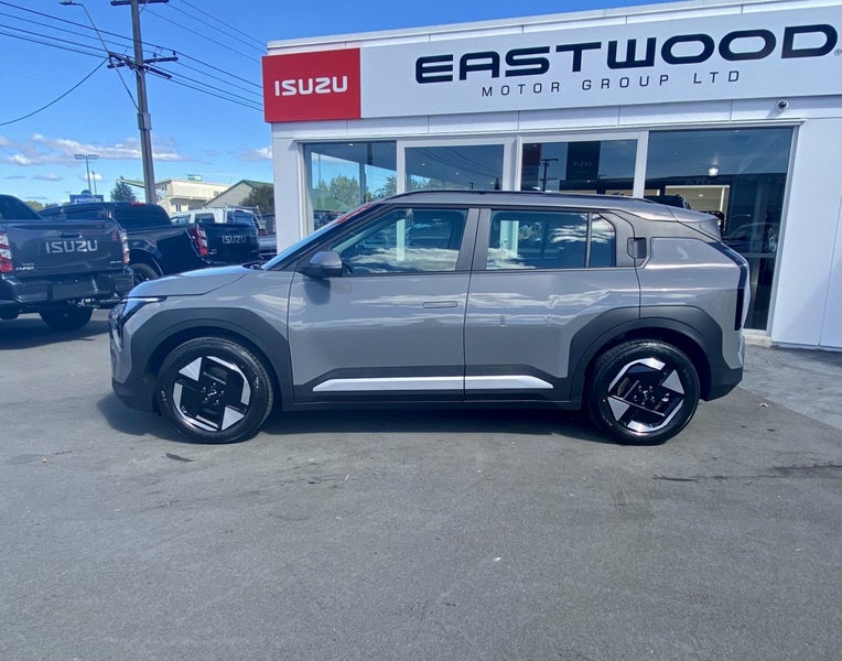 2025 Kia EV3 Light 2WD LR image 2