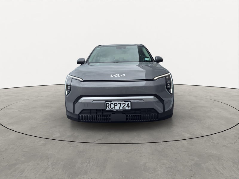 2025 Kia EV3 Light 2WD LR image 2