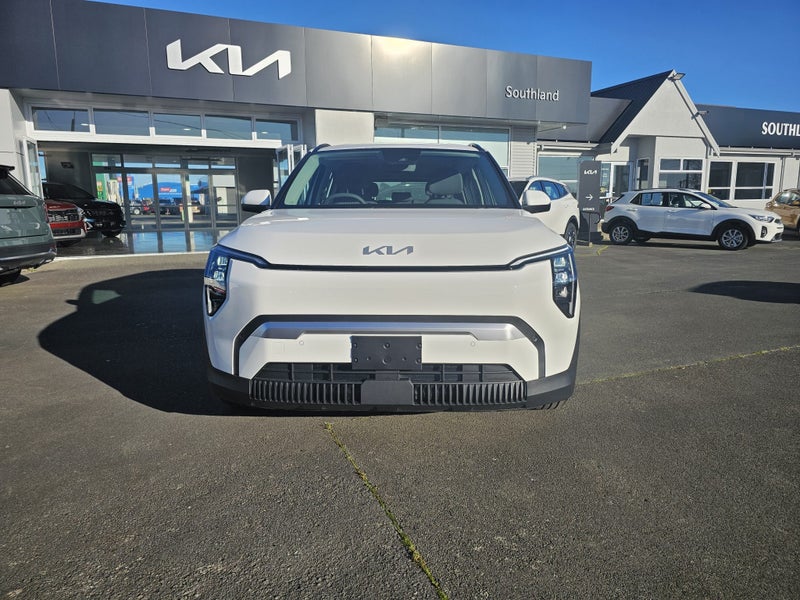 2025 Kia EV3 Light 2WD LR image 2