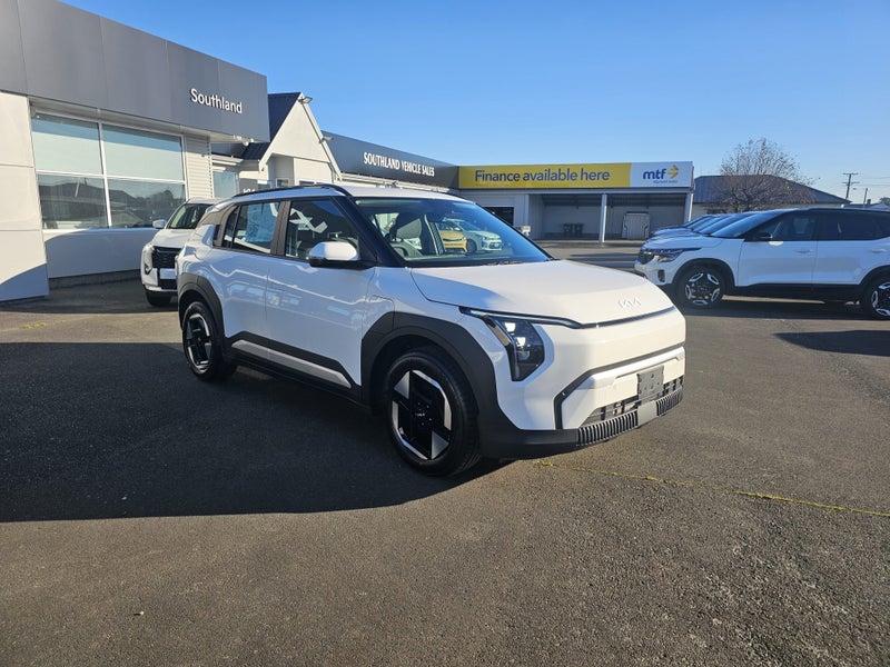 2025 Kia EV3 Light 2WD LR image 3