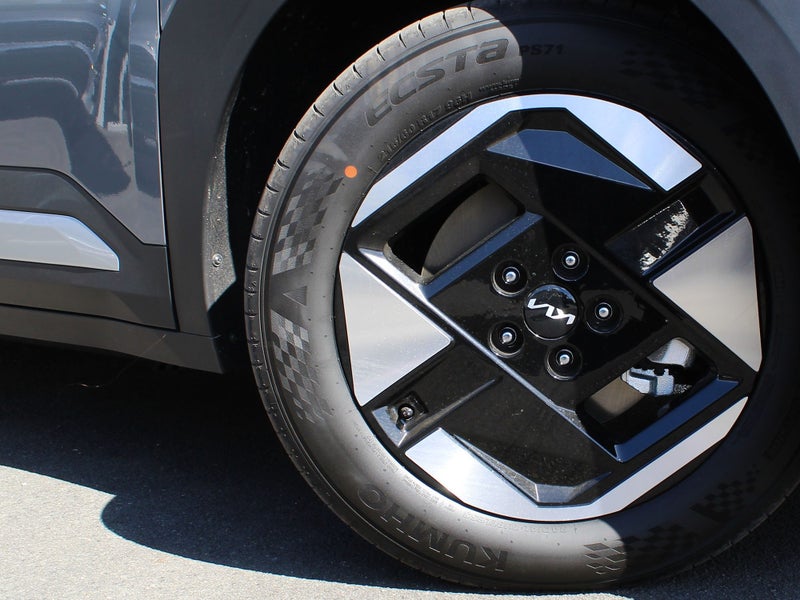 2025 Kia EV3 Light 2WD LR image 2