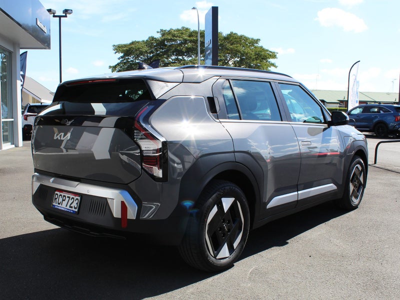 2025 Kia EV3 Light 2WD LR image 4