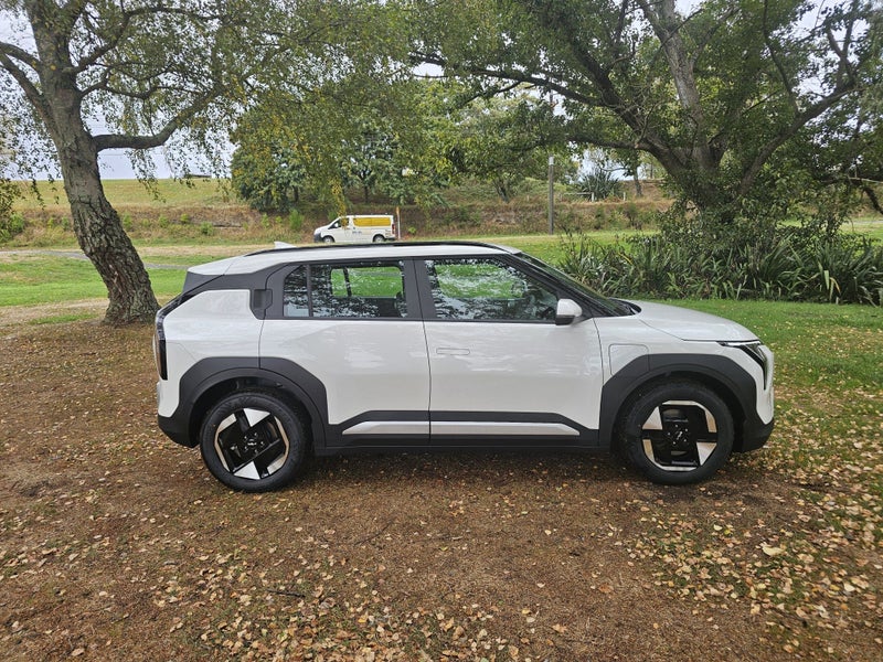 2025 Kia EV3 LIGHT LR 2WD 81KWH image 2
