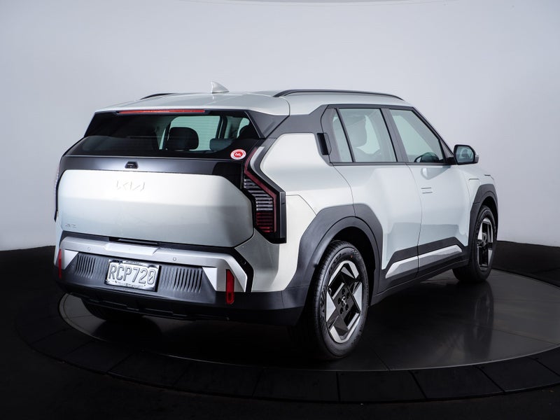 2025 Kia EV3 Light LR 88.1kWh Long Range image 3