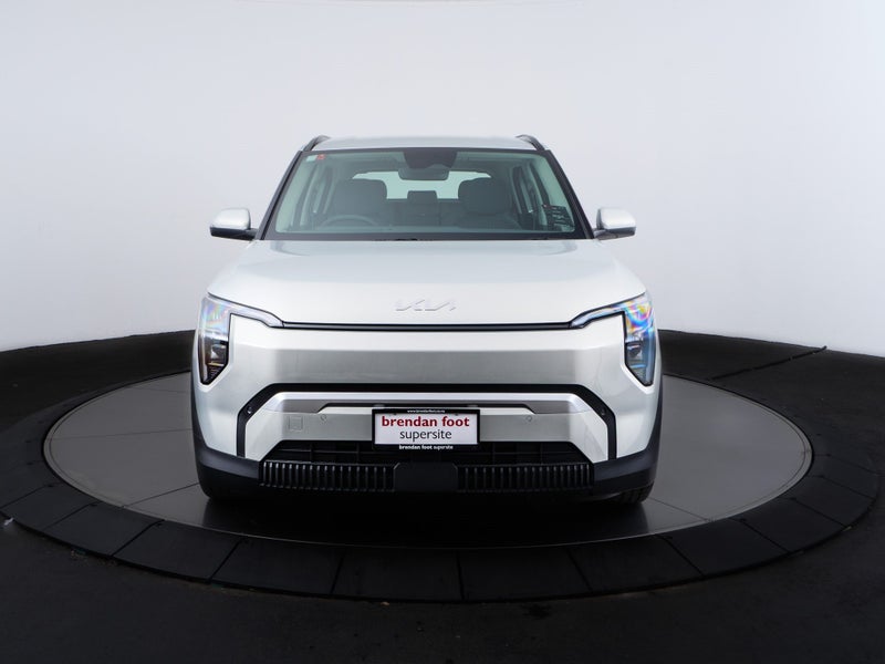 2025 Kia EV3 Light LR image 5