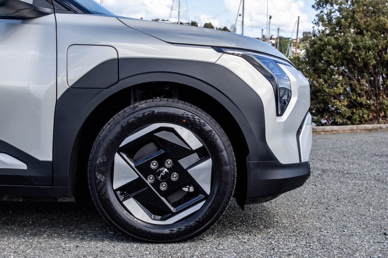 2025 Kia EV3 Light SR 2WD image 4