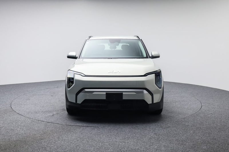 2025 Kia EV3 Light SR image 2