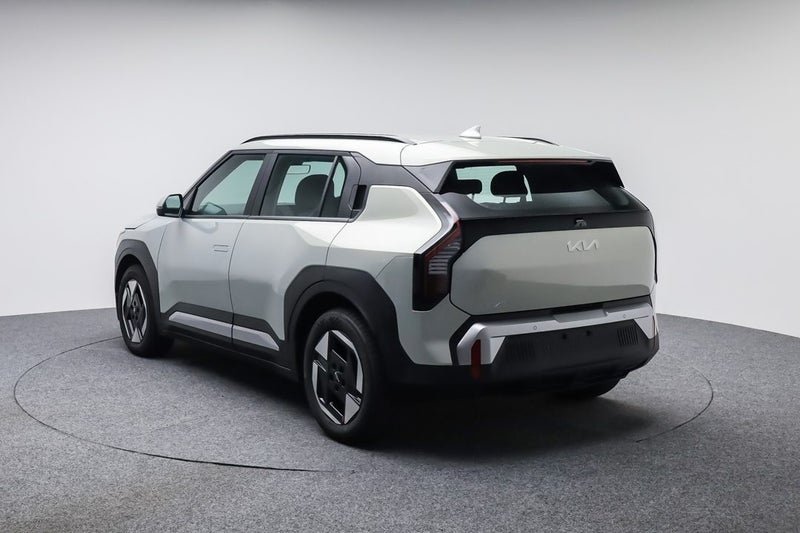 2025 Kia EV3 Light SR image 5