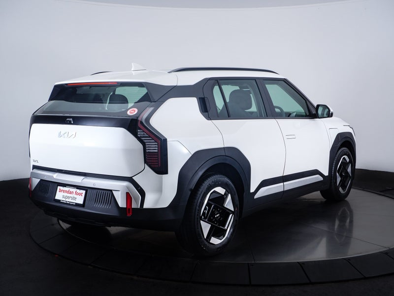 2025 Kia EV3 Light SR image 3